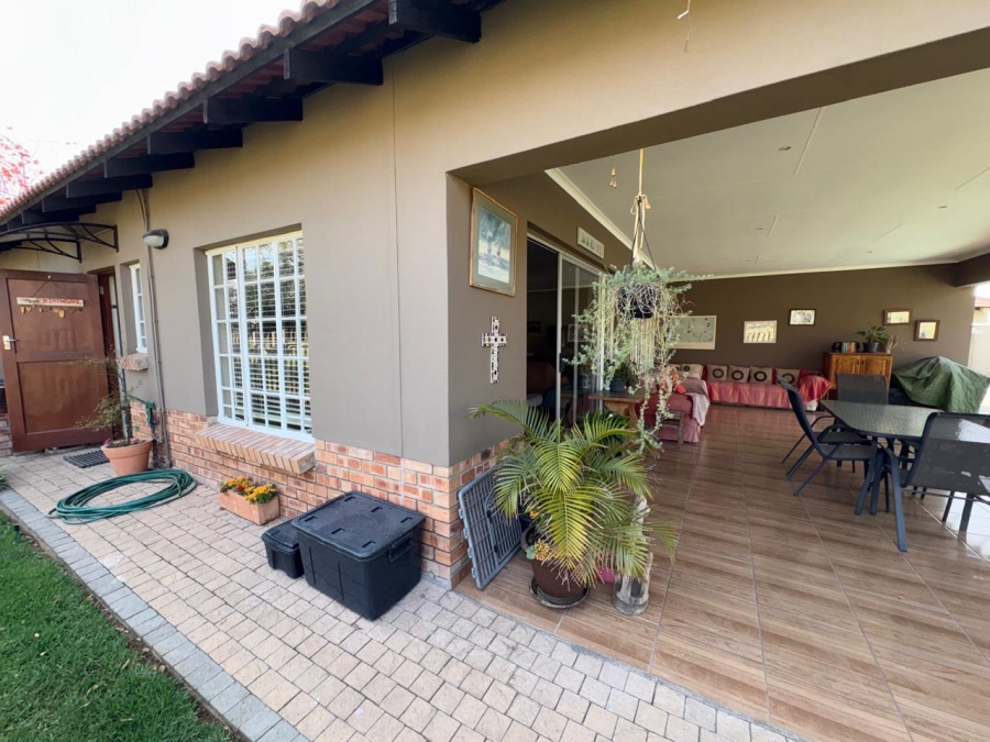 3 Bedroom Property for Sale in Waterkloof East North West